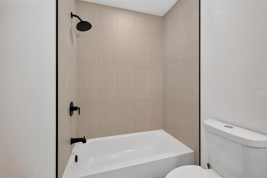 На продажу: $449,999 (4 спален, 2 ванн, 2304 Квадратных фут)