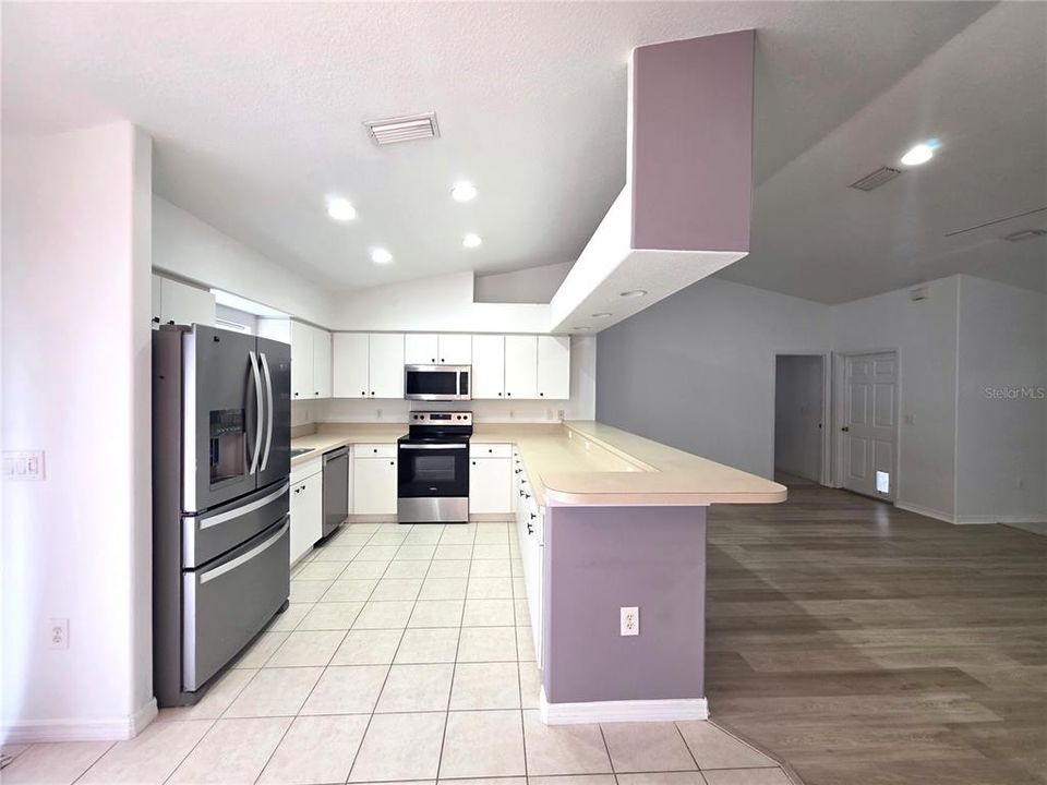 For Sale: $385,000 (3 beds, 2 baths, 1629 Square Feet)