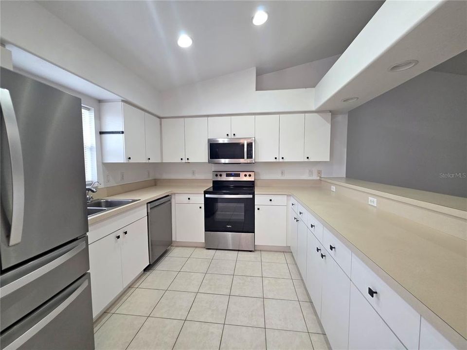 For Sale: $385,000 (3 beds, 2 baths, 1629 Square Feet)