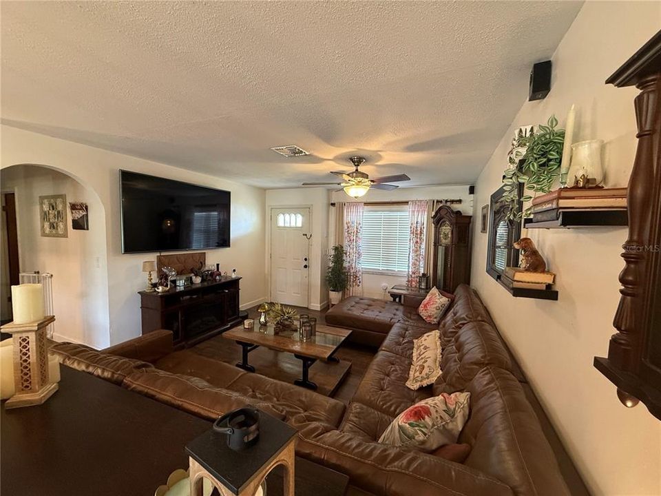 En Venta: $239,900 (3 camas, 2 baños, 1231 Pies cuadrados)