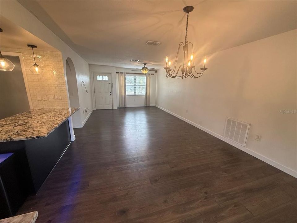 En Venta: $239,900 (3 camas, 2 baños, 1231 Pies cuadrados)
