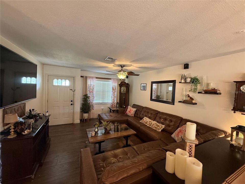 En Venta: $239,900 (3 camas, 2 baños, 1231 Pies cuadrados)
