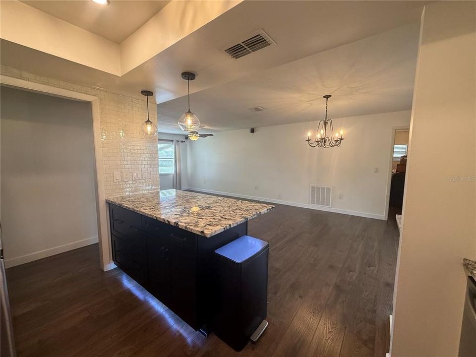En Venta: $239,900 (3 camas, 2 baños, 1231 Pies cuadrados)