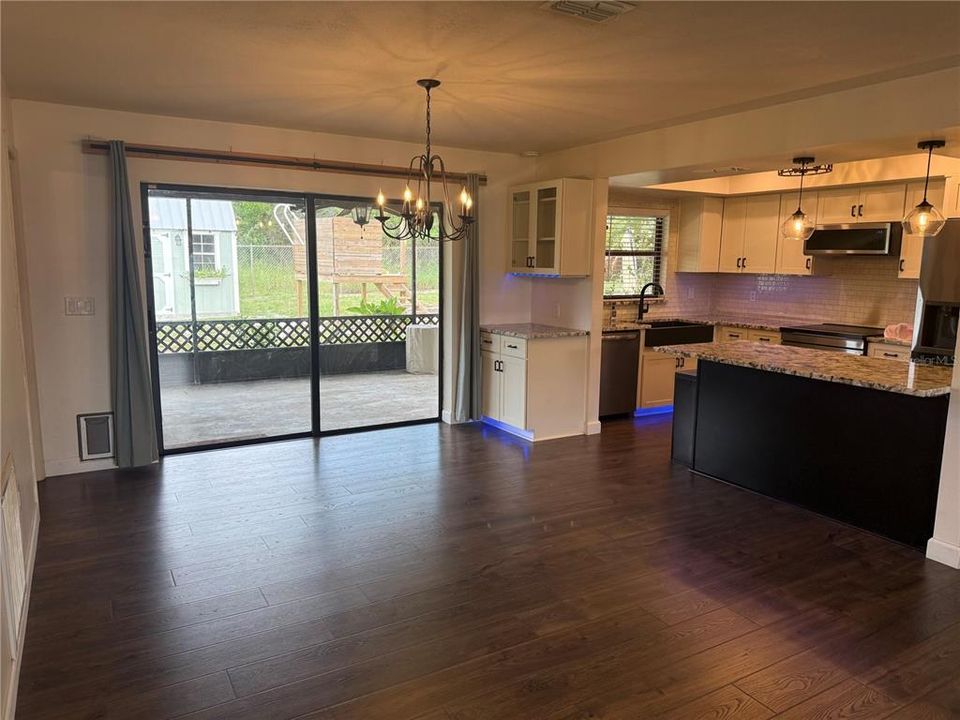 En Venta: $239,900 (3 camas, 2 baños, 1231 Pies cuadrados)