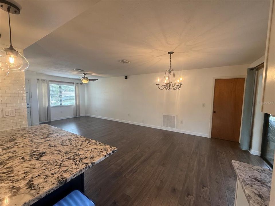 En Venta: $239,900 (3 camas, 2 baños, 1231 Pies cuadrados)