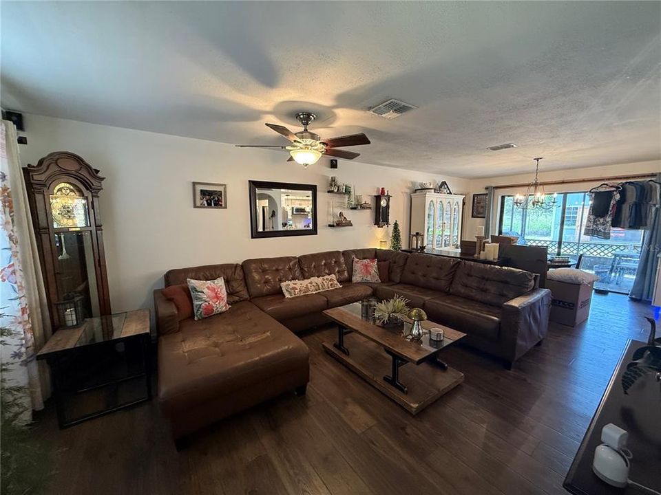 En Venta: $239,900 (3 camas, 2 baños, 1231 Pies cuadrados)