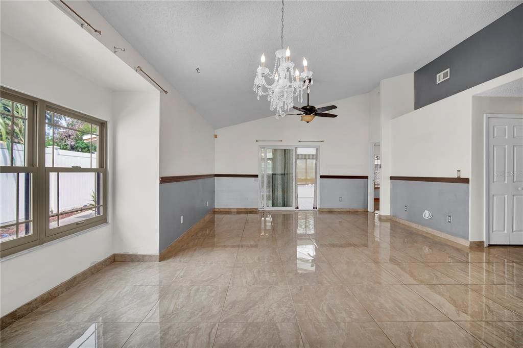 На продажу: $359,900 (3 спален, 3 ванн, 1580 Квадратных фут)