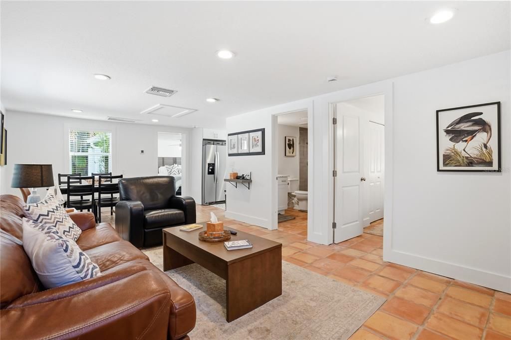 For Sale: $454,000 (2 beds, 1 baths, 838 Square Feet)