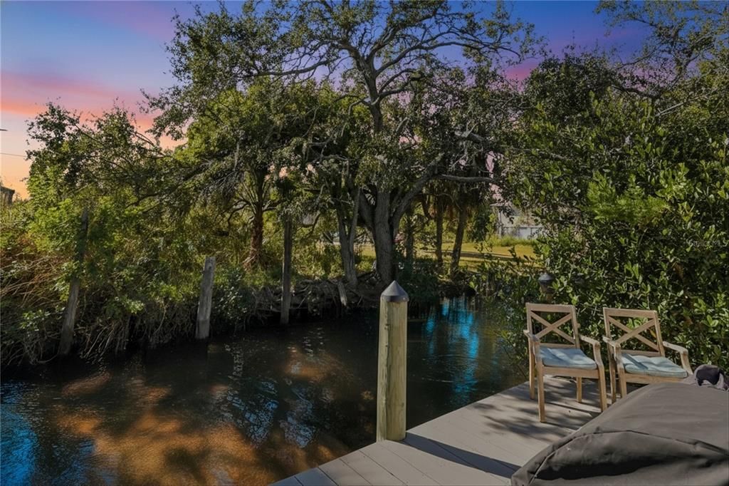 For Sale: $454,000 (2 beds, 1 baths, 838 Square Feet)