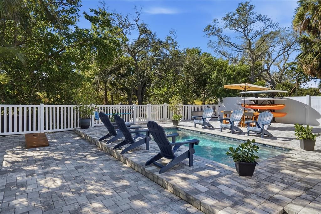 For Sale: $454,000 (2 beds, 1 baths, 838 Square Feet)