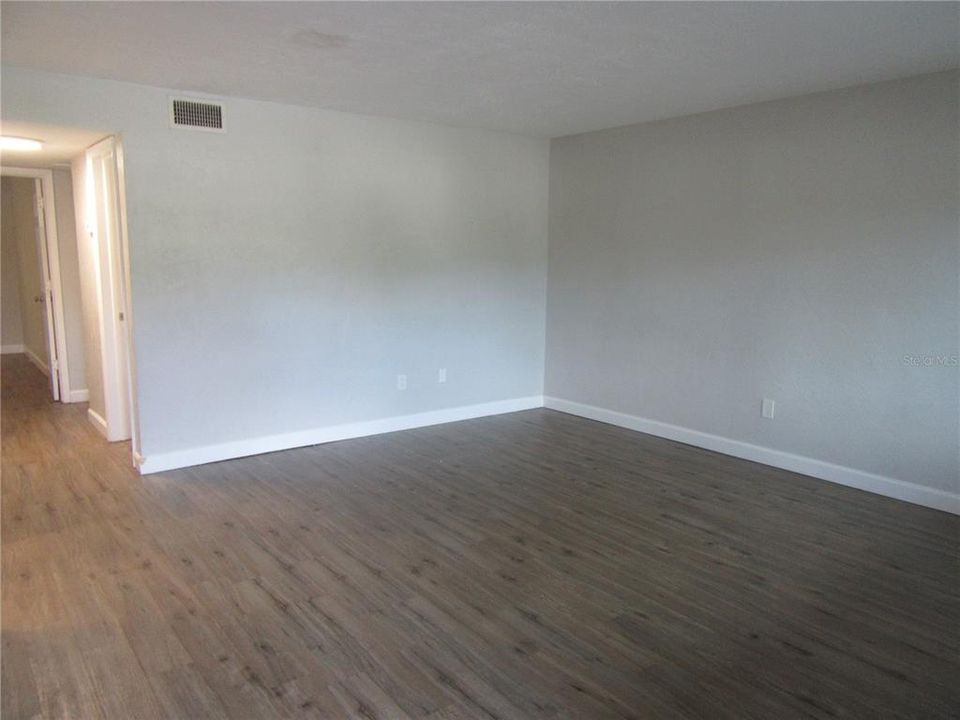 В аренду: $1,800 (2 спален, 1 ванн, 925 Квадратных фут)