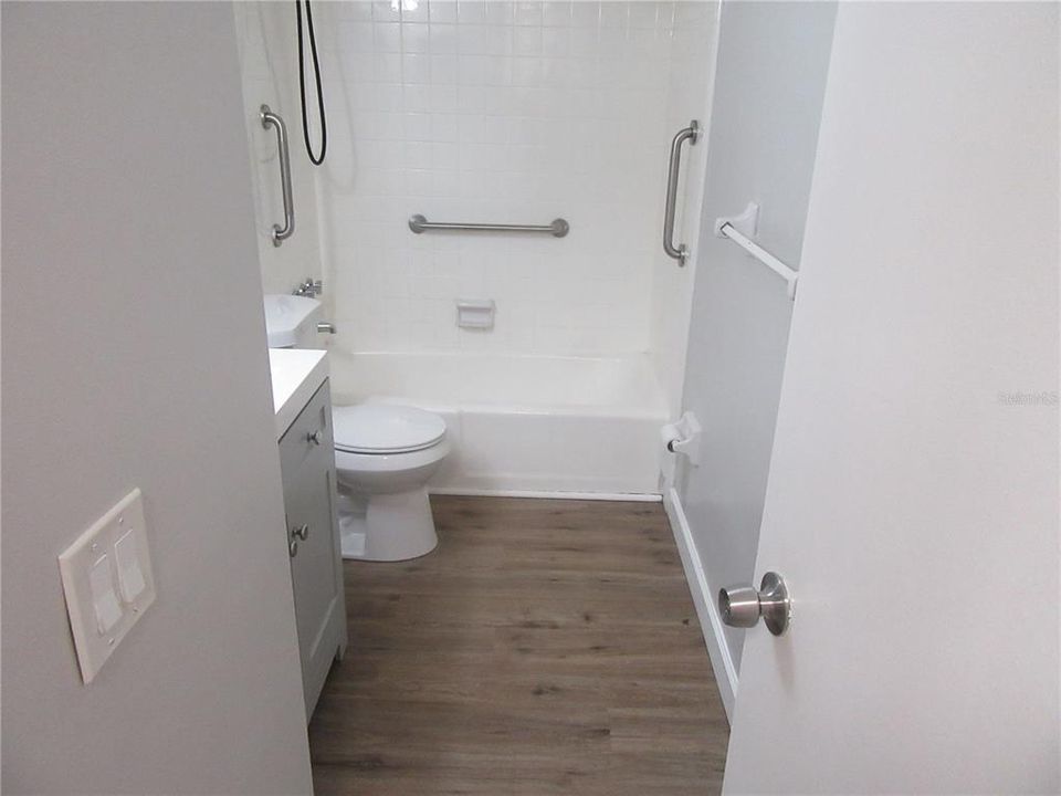 В аренду: $1,800 (2 спален, 1 ванн, 925 Квадратных фут)