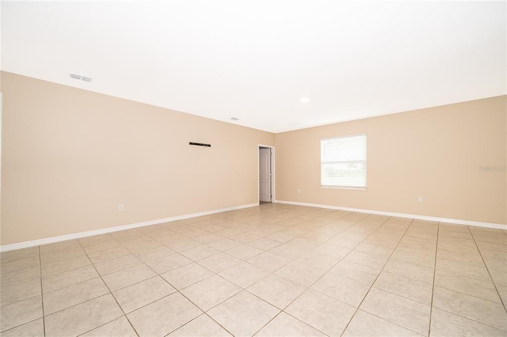 На продажу: $270,000 (4 спален, 2 ванн, 1874 Квадратных фут)