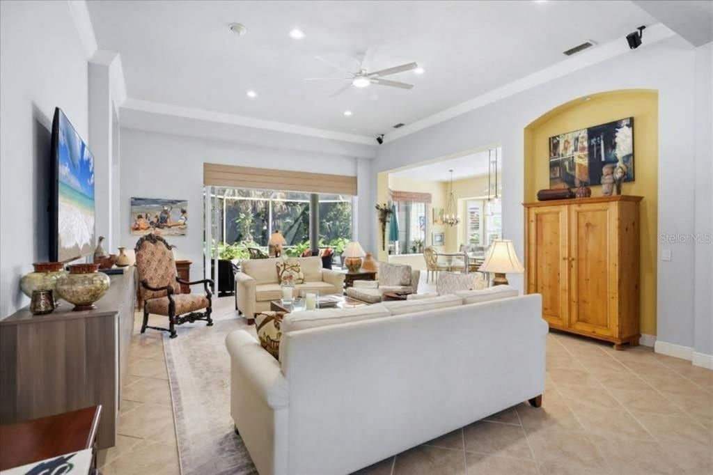 For Sale: $799,000 (3 beds, 2 baths, 2577 Square Feet)