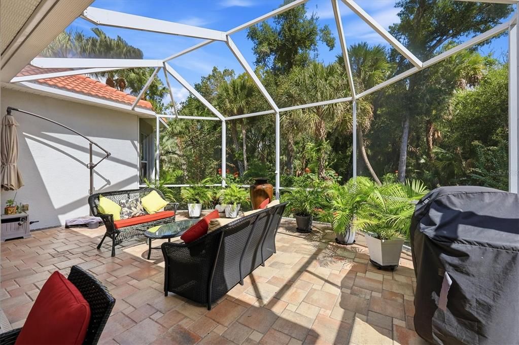 For Sale: $799,000 (3 beds, 2 baths, 2577 Square Feet)