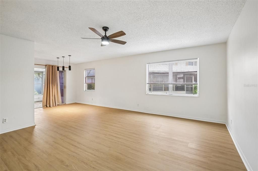 В аренду: $2,300 (2 спален, 2 ванн, 1175 Квадратных фут)
