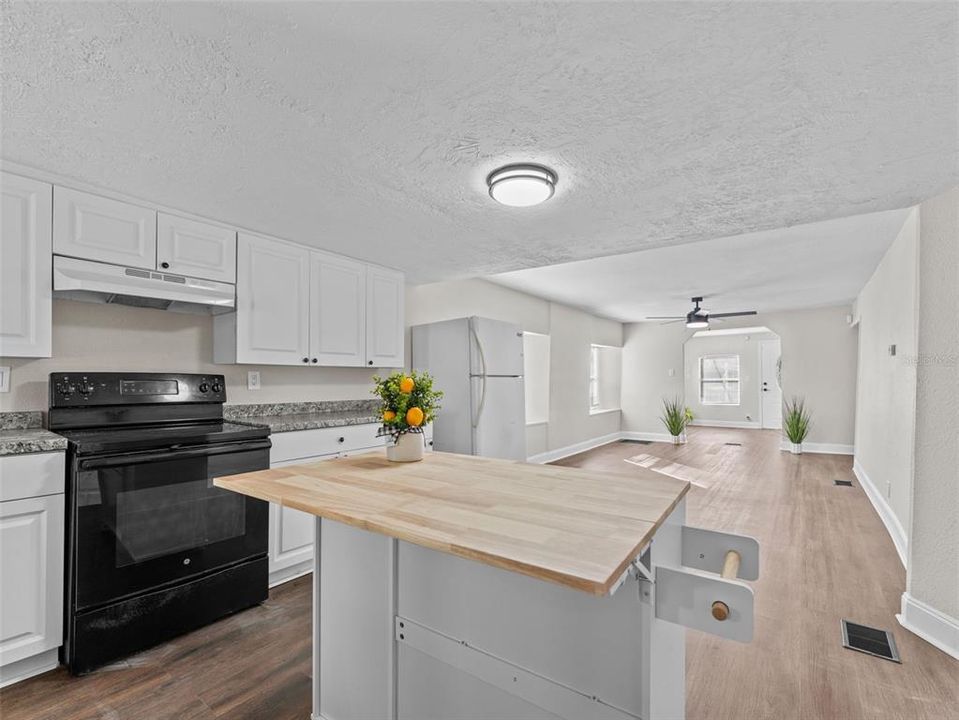For Rent: $1,795 (3 beds, 1 baths, 1056 Square Feet)