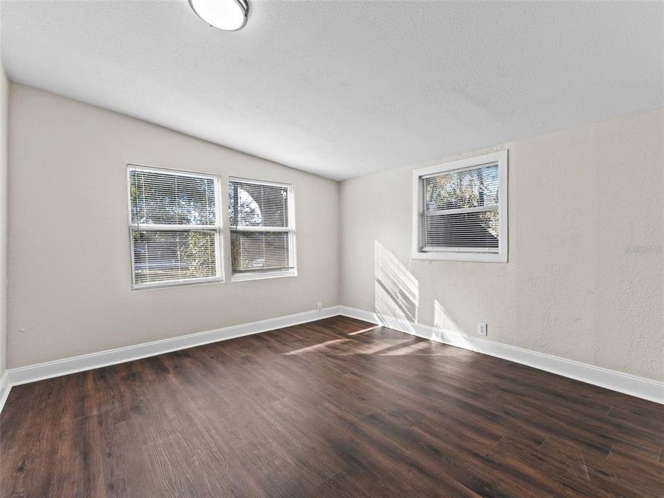 For Rent: $1,795 (3 beds, 1 baths, 1056 Square Feet)