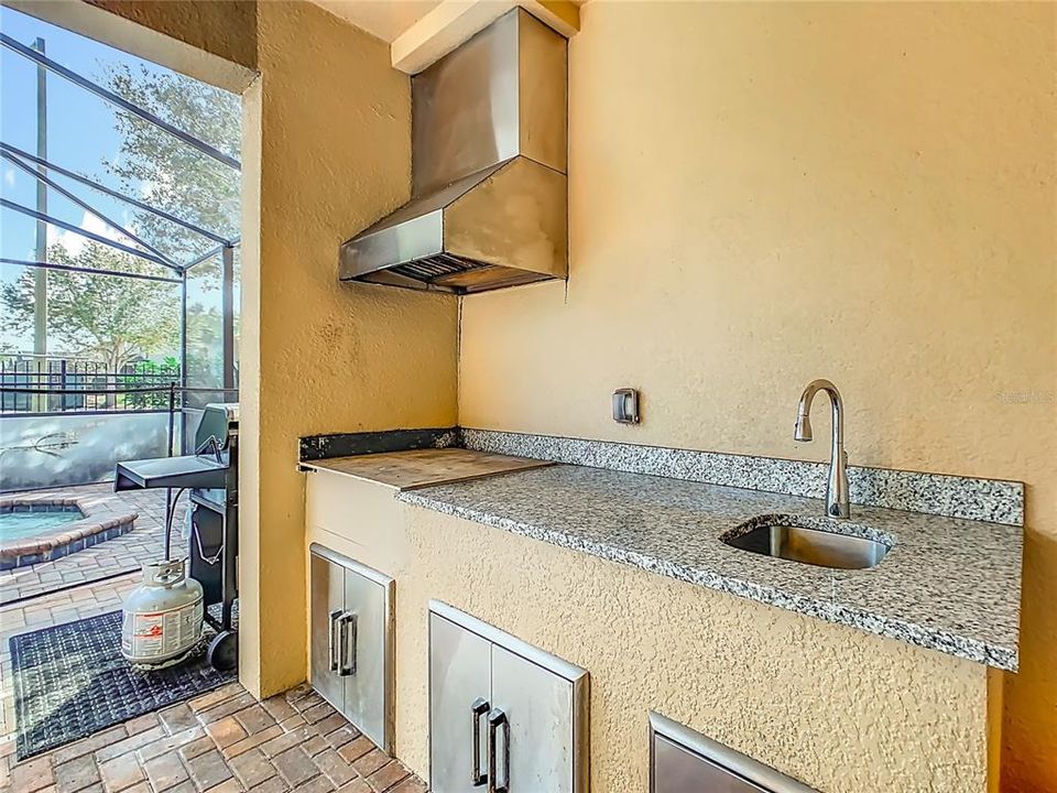На продажу: $570,000 (8 спален, 6 ванн, 4041 Квадратных фут)