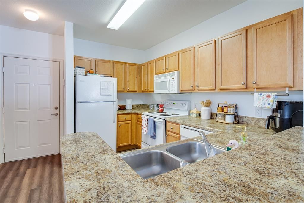На продажу: $249,900 (2 спален, 1 ванн, 1130 Квадратных фут)