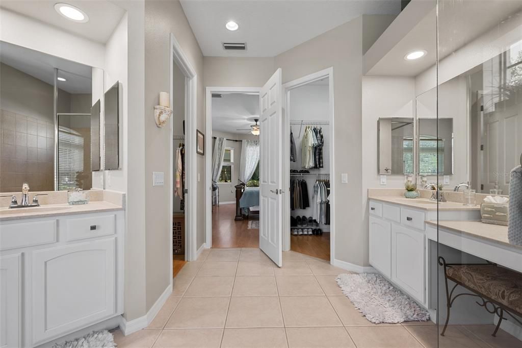 En Venta: $589,700 (3 camas, 3 baños, 2437 Pies cuadrados)