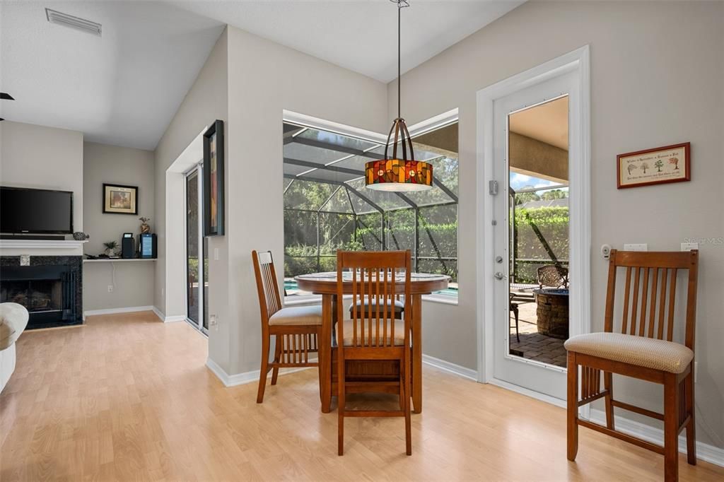 En Venta: $589,700 (3 camas, 3 baños, 2437 Pies cuadrados)