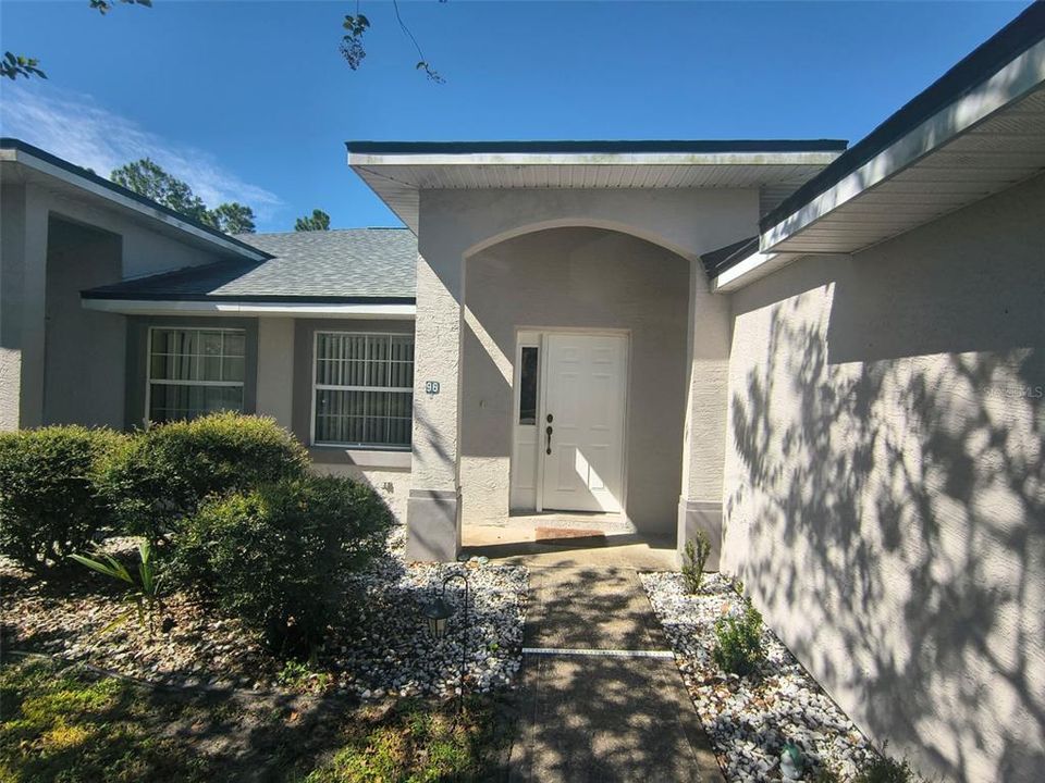 For Rent: $1,600 (3 beds, 2 baths, 1376 Square Feet)
