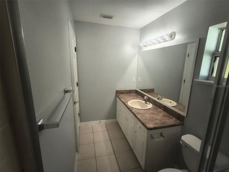 For Rent: $1,600 (3 beds, 2 baths, 1376 Square Feet)