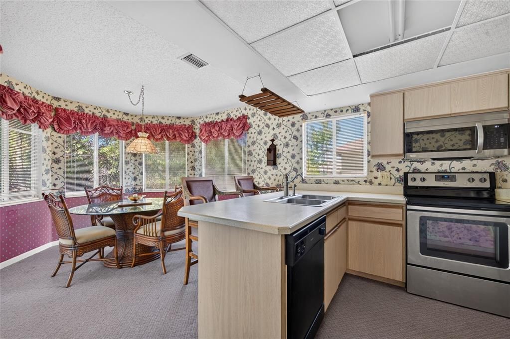 For Sale: $329,000 (3 beds, 2 baths, 1749 Square Feet)