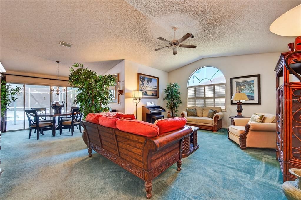 For Sale: $329,000 (3 beds, 2 baths, 1749 Square Feet)