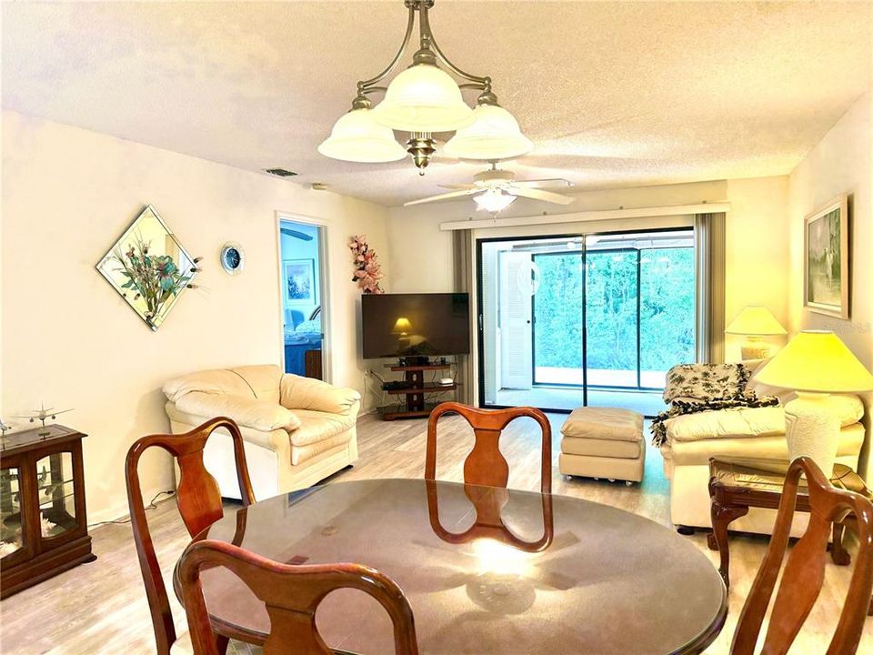 На продажу: $175,000 (2 спален, 2 ванн, 988 Квадратных фут)