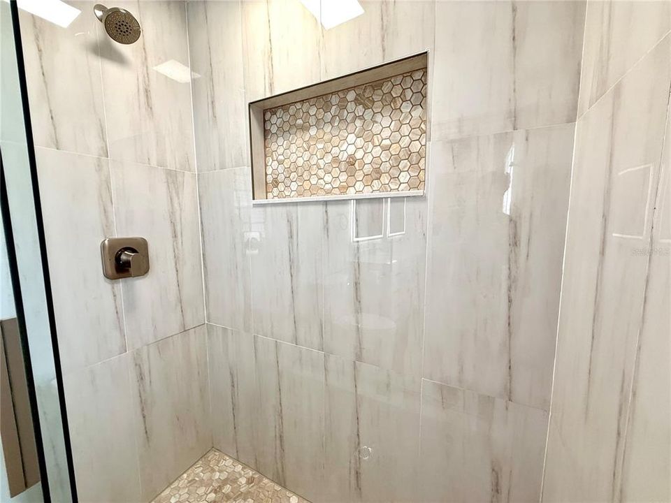 На продажу: $175,000 (2 спален, 2 ванн, 988 Квадратных фут)