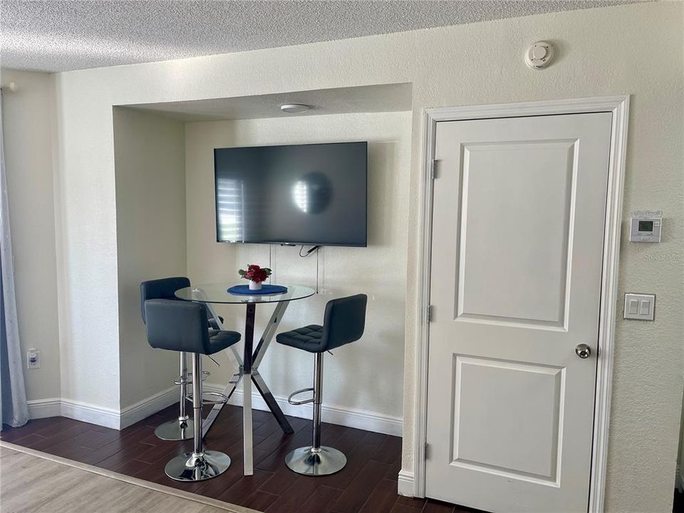 For Sale: $137,000 (1 beds, 1 baths, 408 Square Feet)