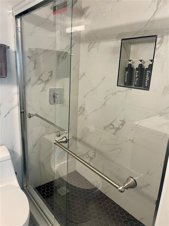 For Sale: $137,000 (1 beds, 1 baths, 408 Square Feet)
