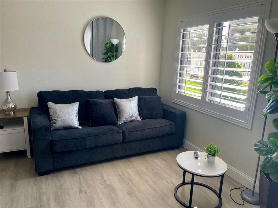 For Sale: $137,000 (1 beds, 1 baths, 408 Square Feet)