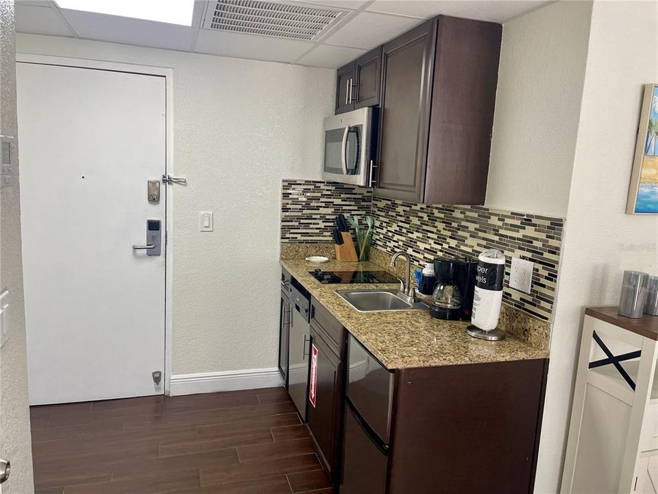 For Sale: $137,000 (1 beds, 1 baths, 408 Square Feet)