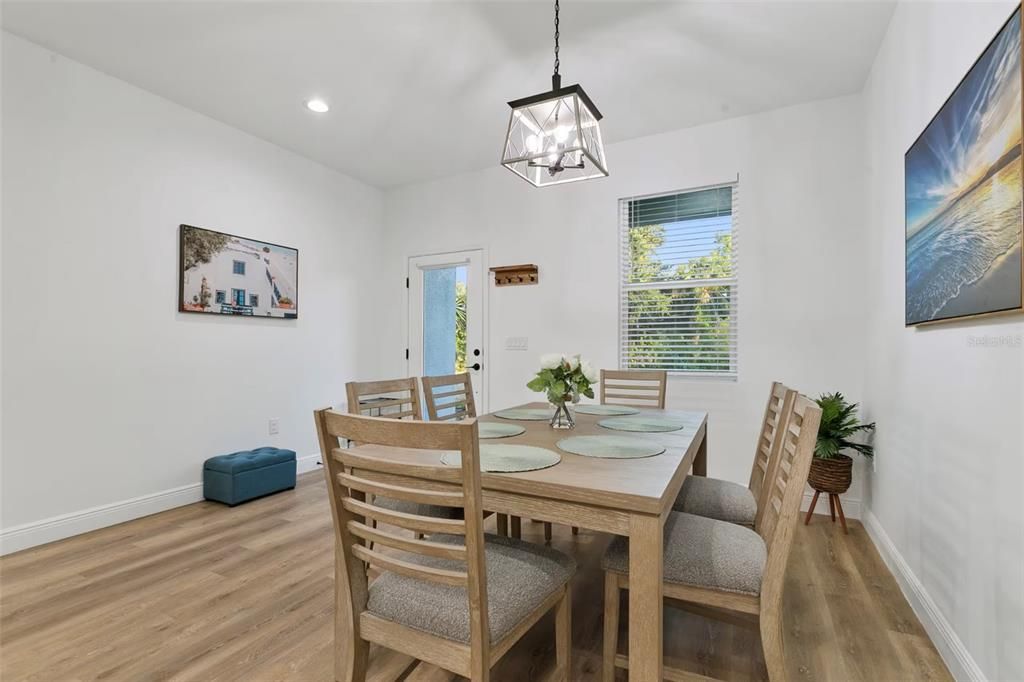 For Sale: $415,000 (4 beds, 2 baths, 1663 Square Feet)