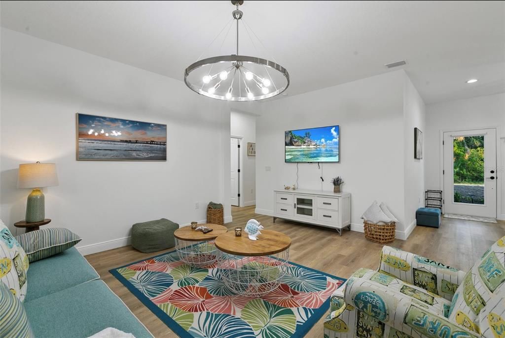 For Sale: $415,000 (4 beds, 2 baths, 1663 Square Feet)