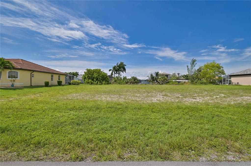 En Venta: $250,000 (0.23 acres)