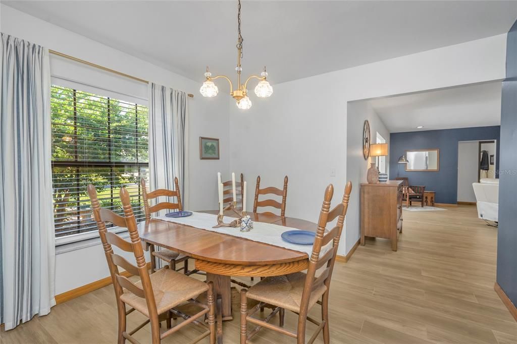 На продажу: $599,900 (3 спален, 2 ванн, 2770 Квадратных фут)