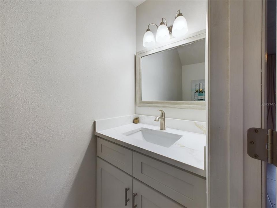 For Rent: $1,700 (2 beds, 1 baths, 1158 Square Feet)