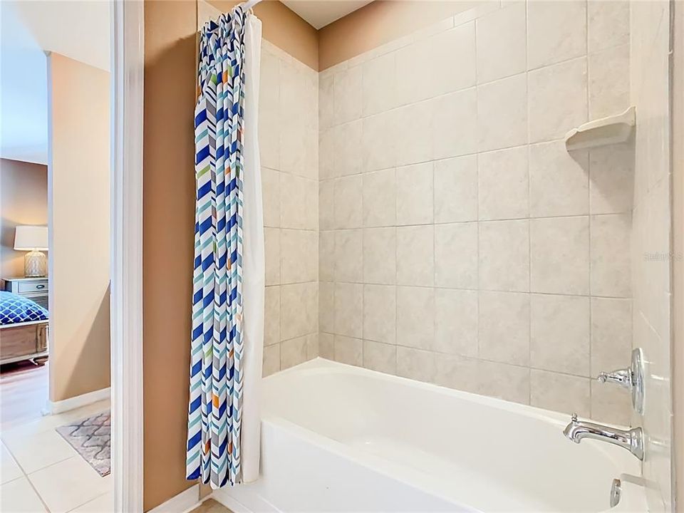 На продажу: $570,000 (8 спален, 6 ванн, 4041 Квадратных фут)