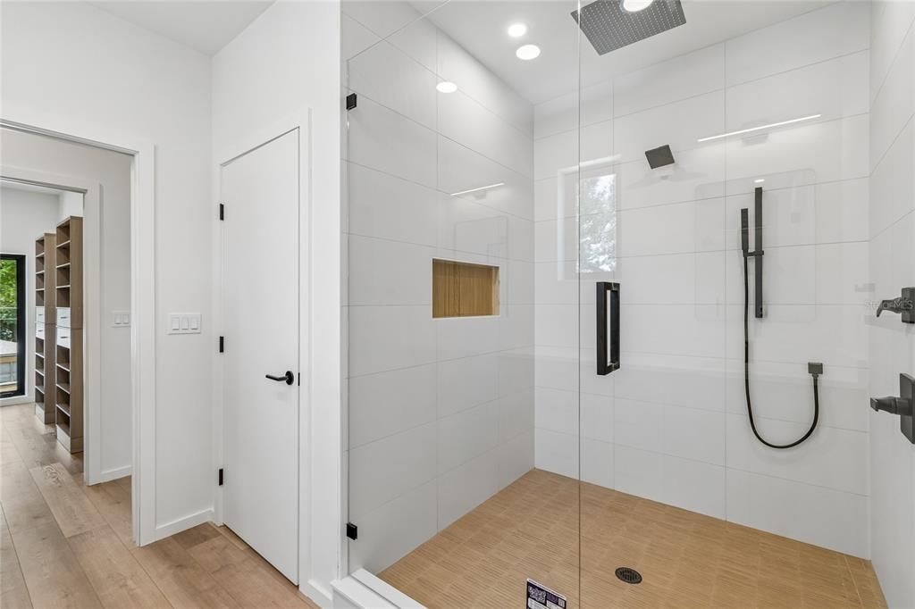 For Rent: $4,500 (3 beds, 2 baths, 2165 Square Feet)