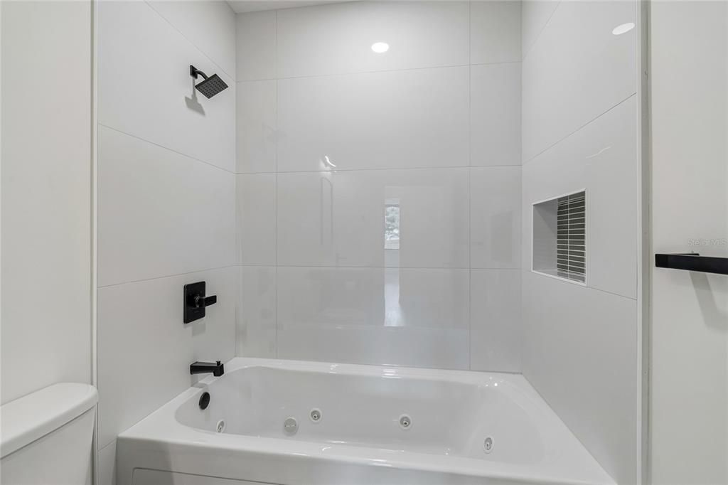 For Rent: $4,500 (3 beds, 2 baths, 2165 Square Feet)