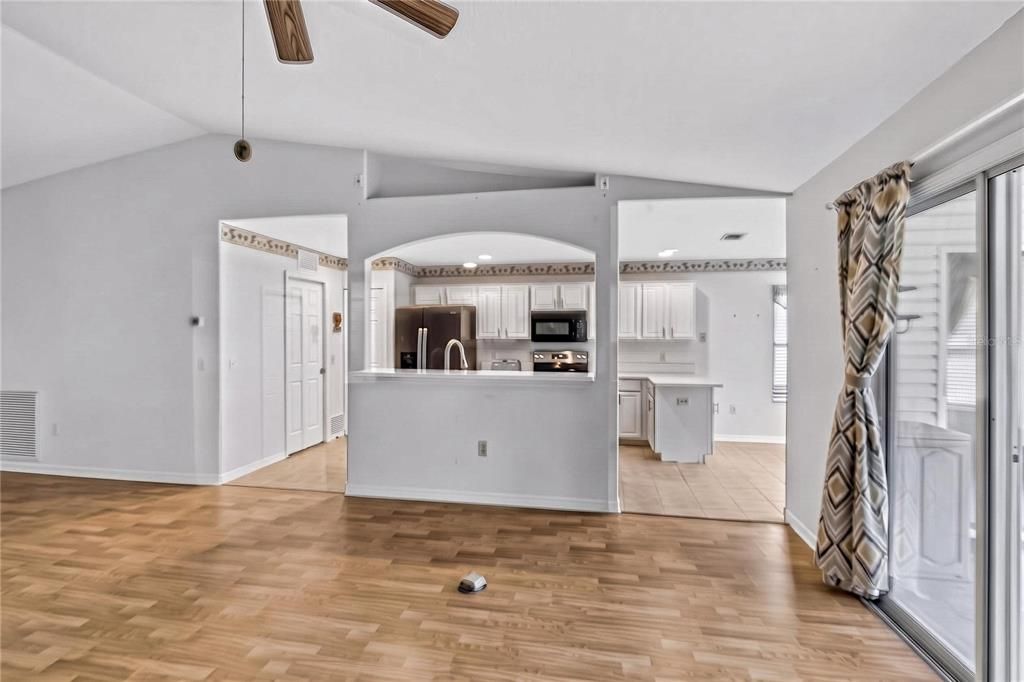 На продажу: $249,900 (3 спален, 2 ванн, 1639 Квадратных фут)