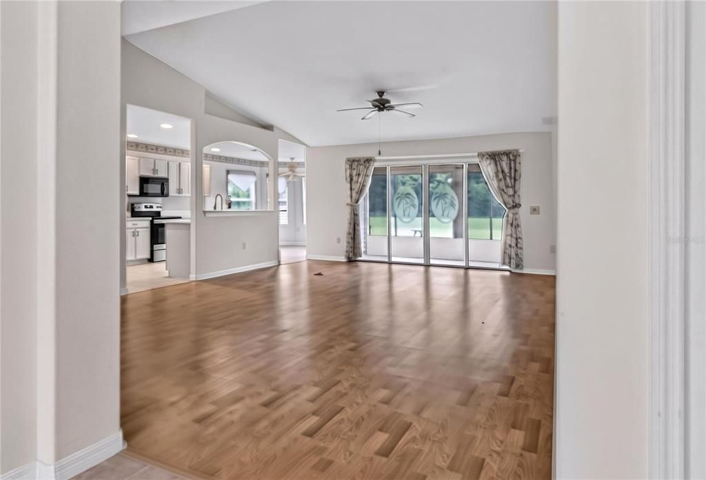 На продажу: $249,900 (3 спален, 2 ванн, 1639 Квадратных фут)