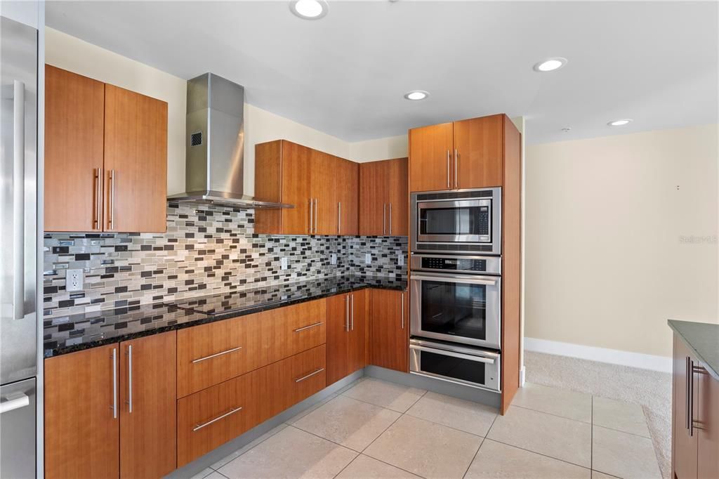 For Rent: $5,295 (2 beds, 2 baths, 1370 Square Feet)