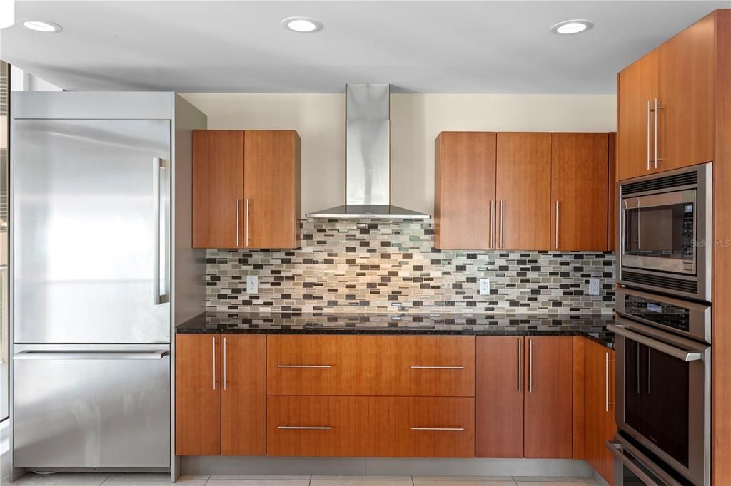 For Rent: $5,295 (2 beds, 2 baths, 1370 Square Feet)
