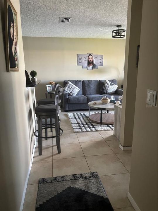 For Rent: $1,295 (1 beds, 1 baths, 701 Square Feet)