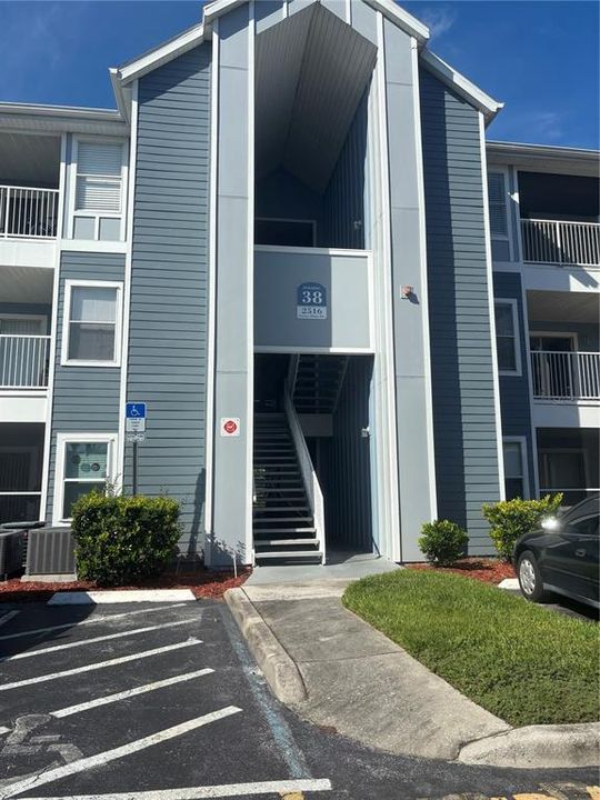 For Rent: $1,295 (1 beds, 1 baths, 701 Square Feet)